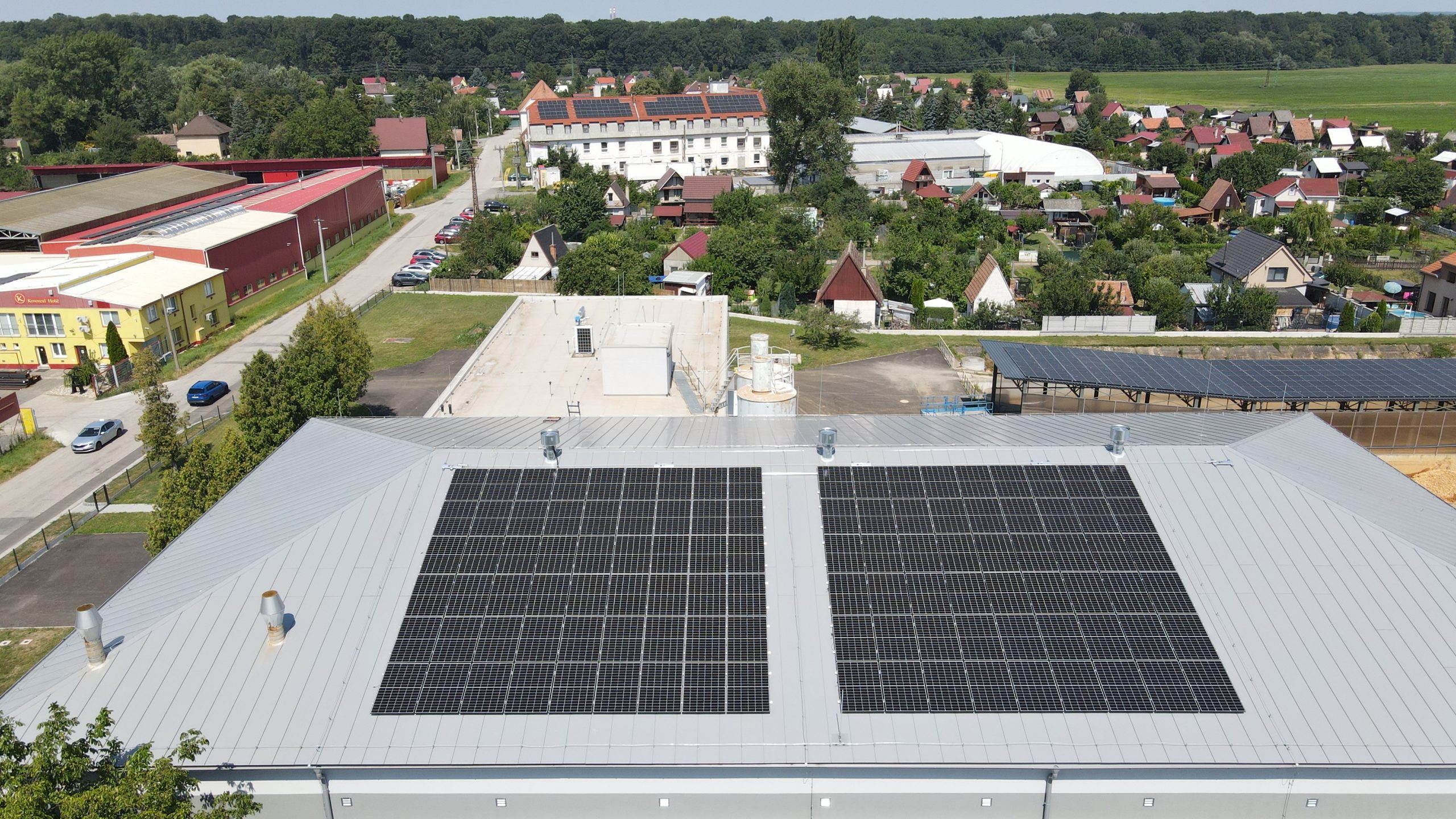 Strešná fotovoltická inštalácia LZE BVS Holíč