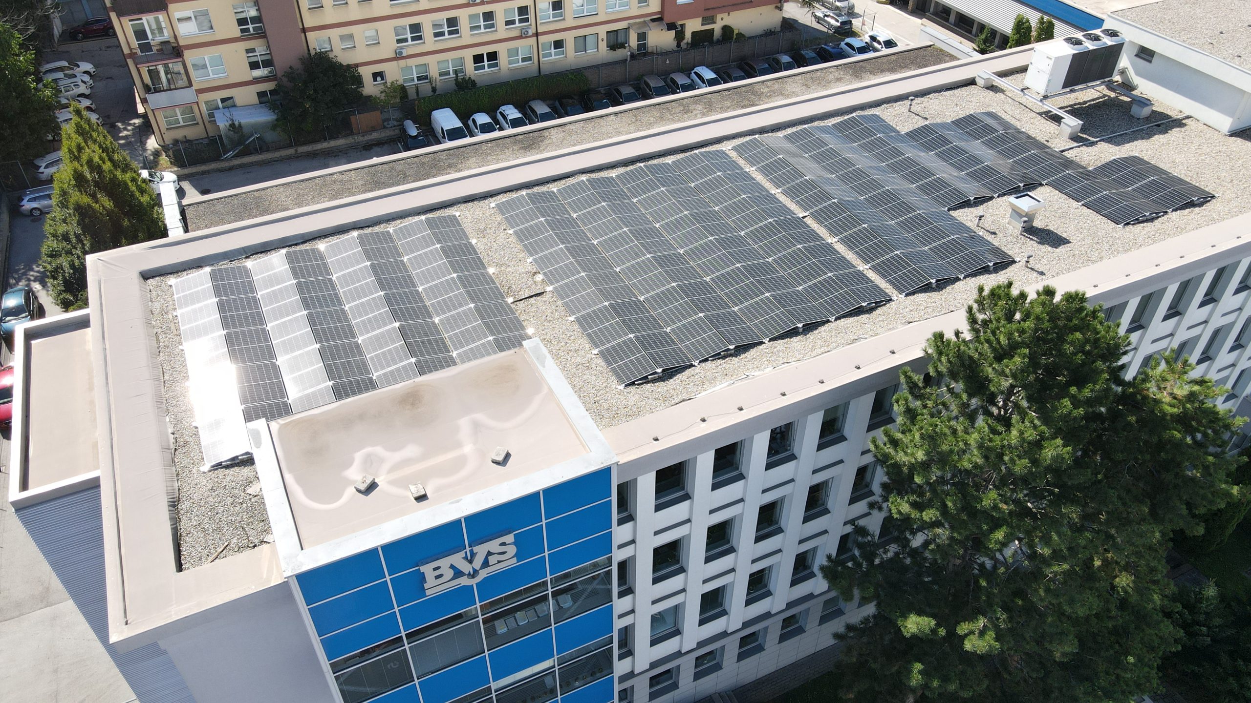 Strešná fotovoltická inštalácia LZE BVS Prešovská, green energy