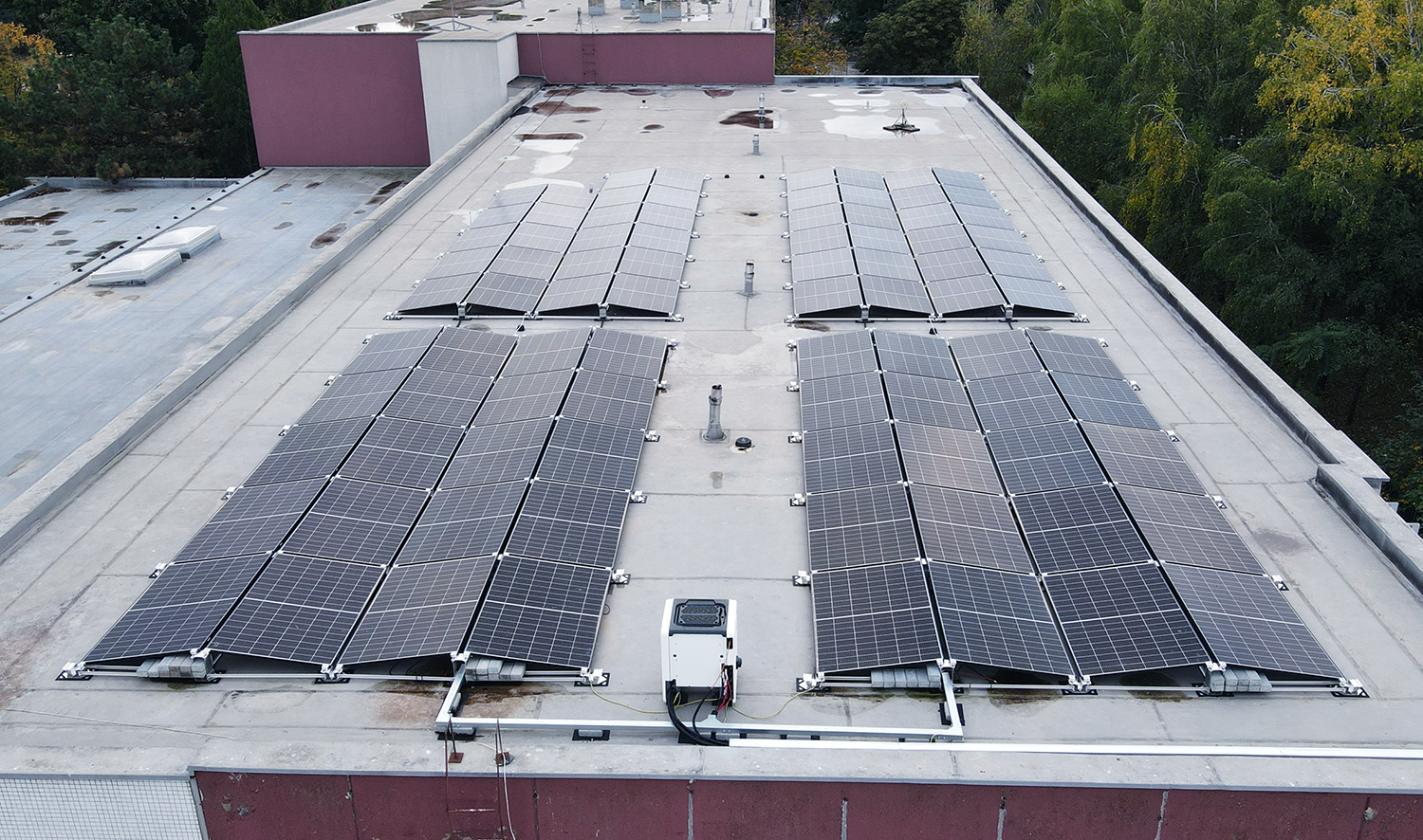 Strešná fotovoltická inštalácia LZE BIL GYM od green energy slovakia