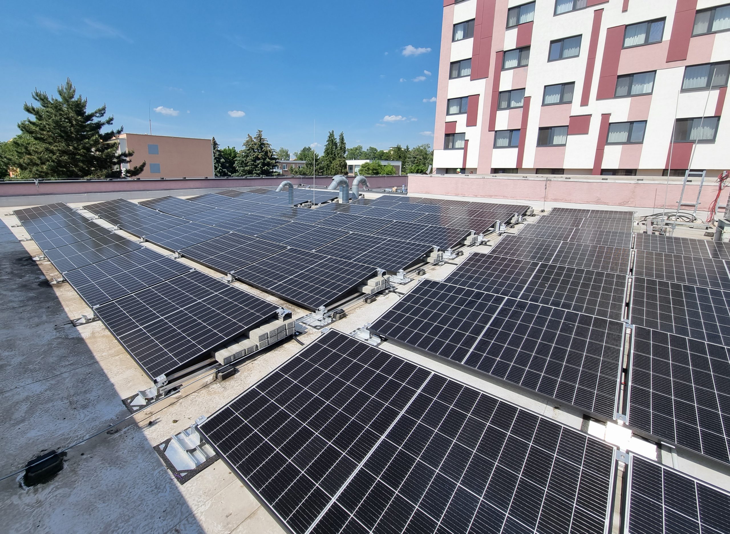 Strešná fotovoltická inštalácia LZE MINERAL, green energy slovakia