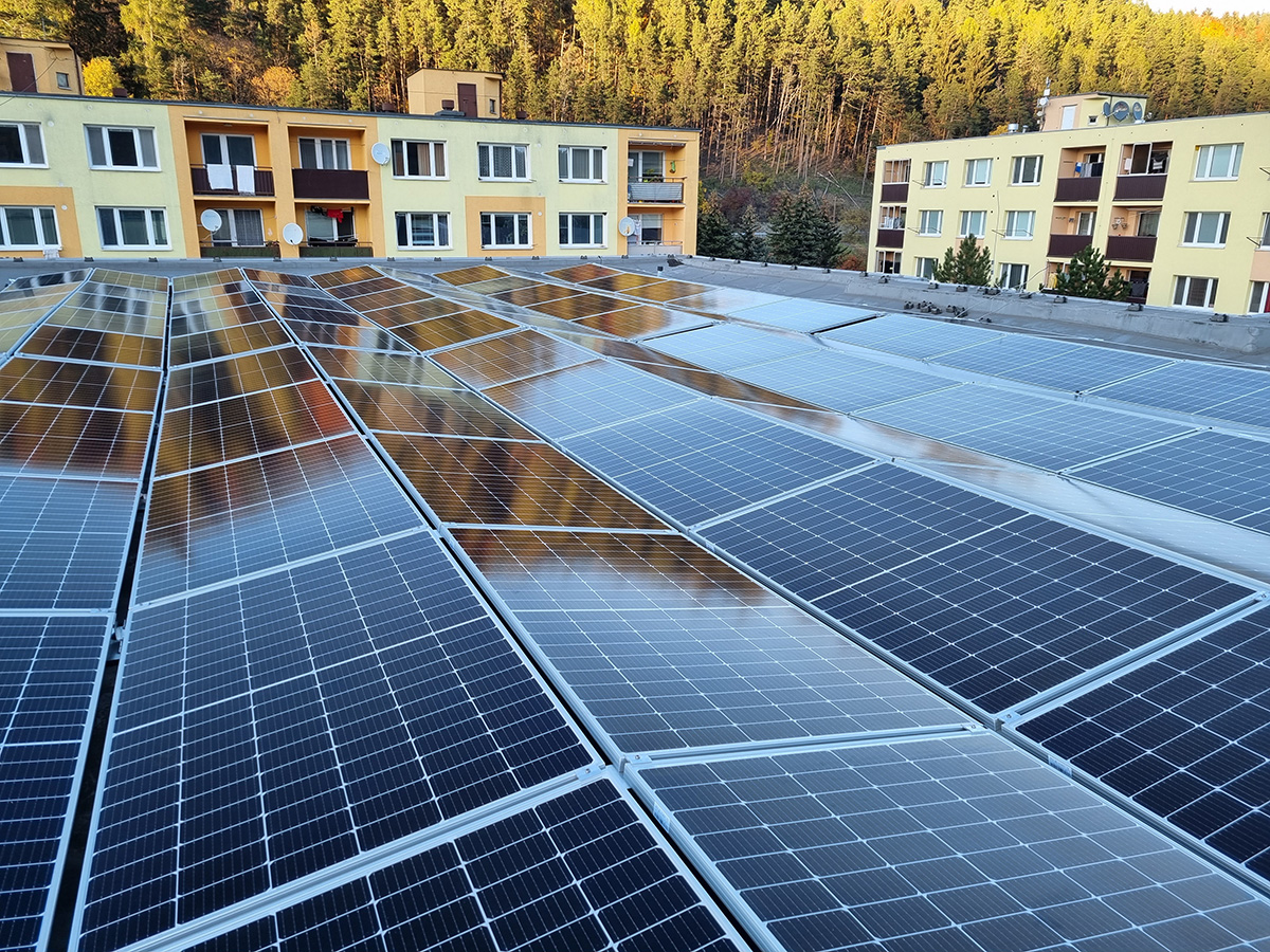 Strešná fotovoltická inštalácia LZE DUGE Catering, green energy slovakia